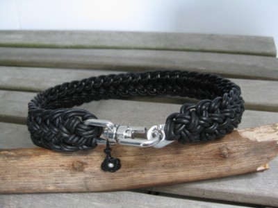 Echt Lederalsband schwarz, Achterknoten mit silberfarbenen Brummelhaken und Belisama*- Blume
